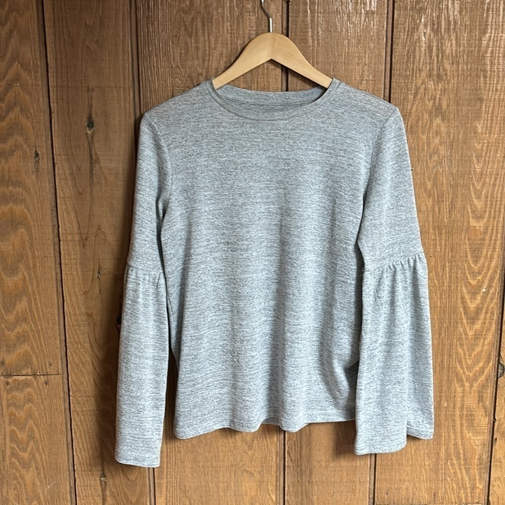 Alya bell sleeve soft‎ heathered gray loose fit top women’s size S